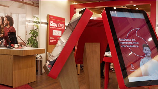 Vodafone testet interaktive Beratungserlebnisse am POS mit MultiTouch Systemen von eyefactive 2