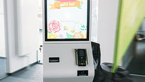 01-interactive-signage-showroom-04.jpg