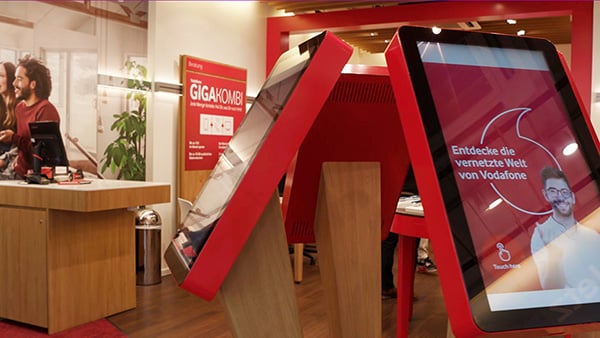 Vodafone tests interactive consulting experiences at POS with multitouch systems by eyefactive 2