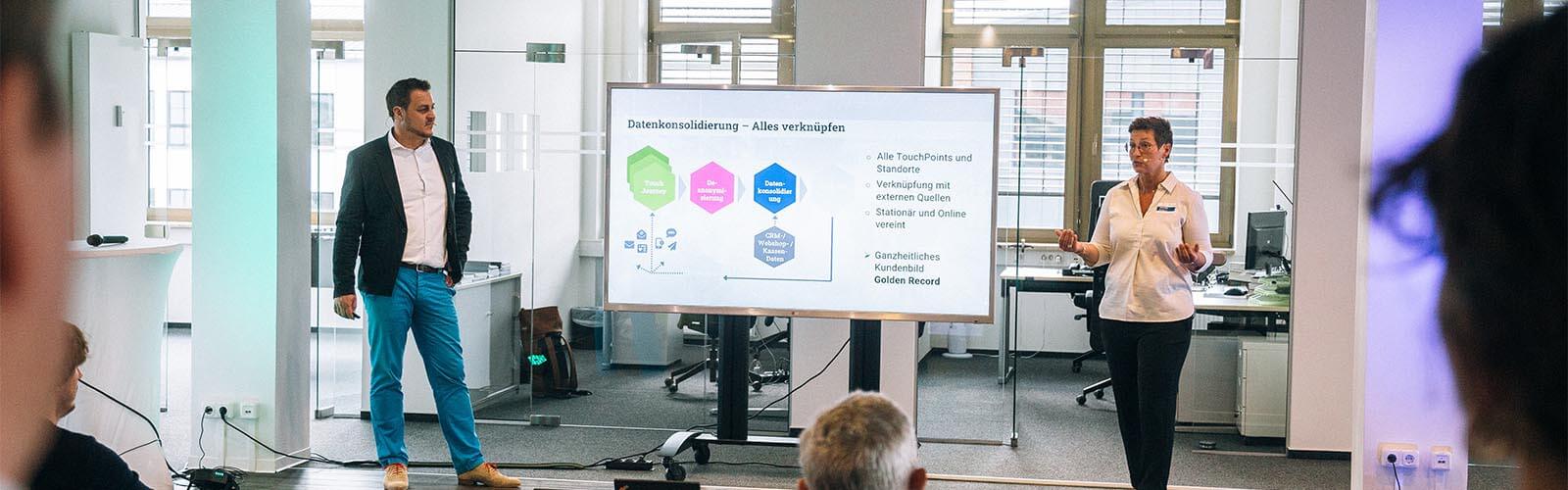 https://www.eyefactive.com/img/press-releases/pr_2025_06_touchpoint_talks/stage/touchpoint-talks-2025-interactive-retail-meets-data.jpg