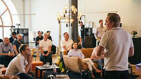 event-audience-lounge-retail-decision-makers.jpg