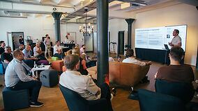 touchpoint-talks-audience-videowall-hoepfner-burg.jpg