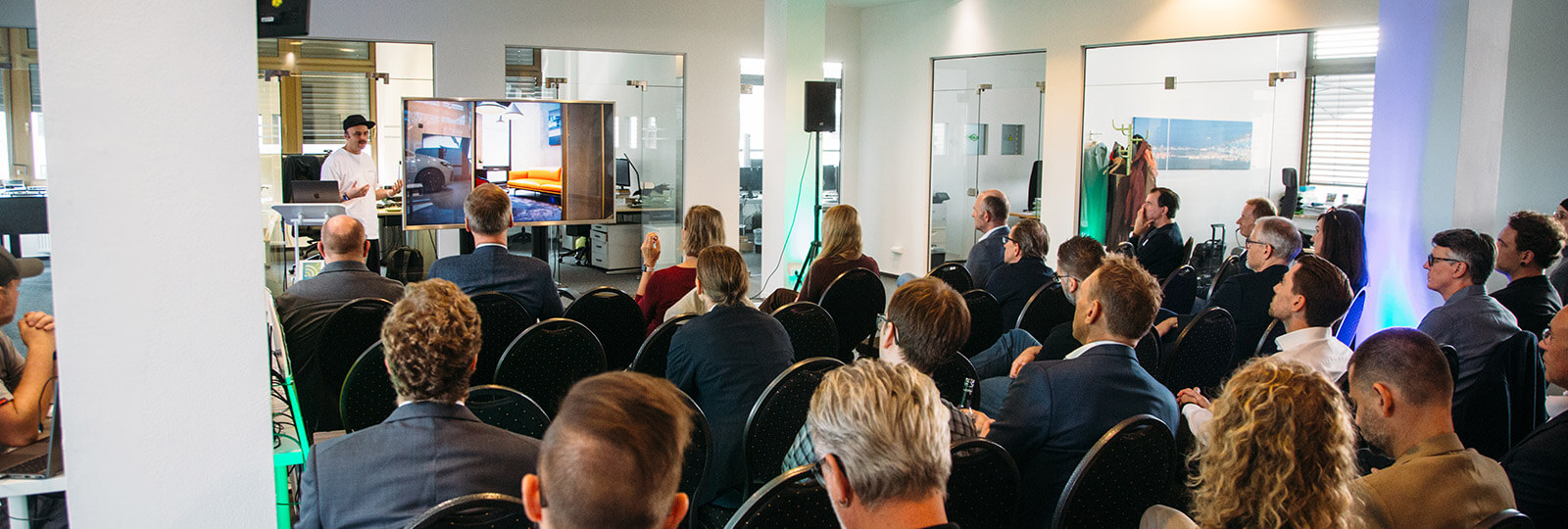 https://www.eyefactive.com/img/press-releases/pr_2026_10_tp_talks_hamburg/stage/touchpoint-talks-hamburg-retail-meets-data.jpg