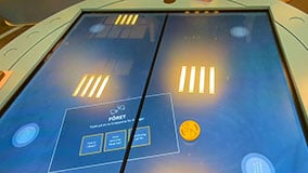 round-touch-screen-table-apollo-live-05.jpg