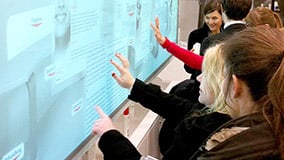 interaktive-multi-touch-screen-videowand-beiersdorf-eucerin.jpg