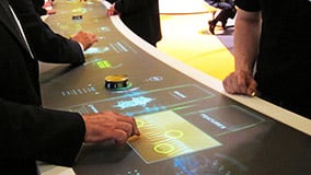 runder-multi-touch-screen-tisch-s-form-mann-filter.jpg