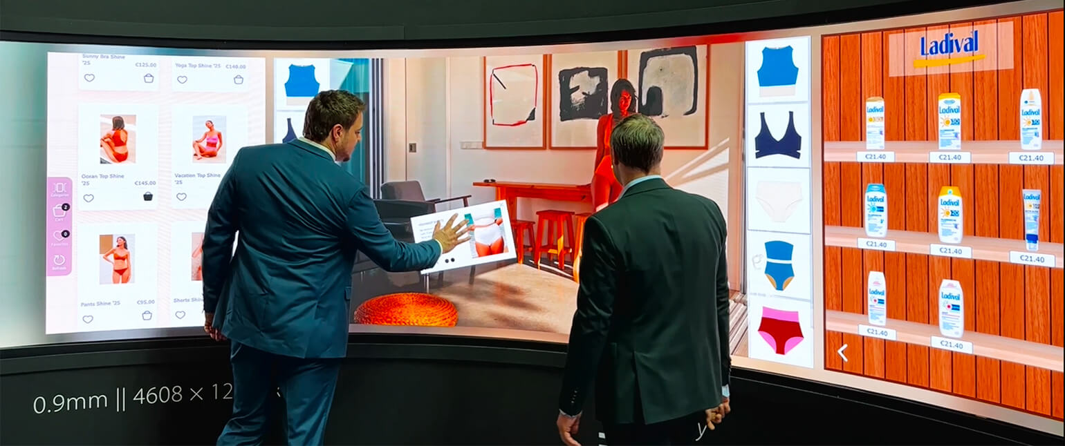 Round Curved Videowall with Touch