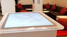 neuester-eyefactive-multitouch-tisch-begeistert-haspa-filialen-besucher-04.jpg