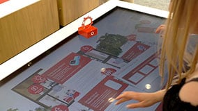 interactive-touchscreen-retail-pos-vodafone-touch-table-04.jpg