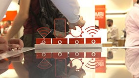 interactive-touchscreen-retail-pos-vodafone-touch-table-09.jpg