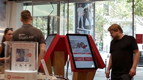 interactive-touchscreen-retail-pos-vodafone-touch-terminals-05.jpg