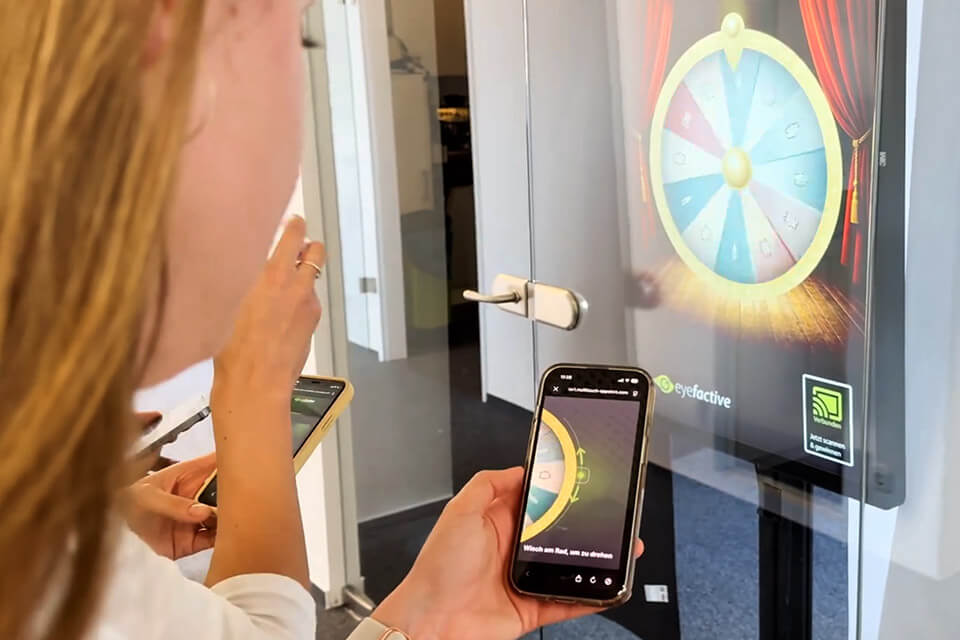 Smartphone Steuerung für Schaufenster-Displays