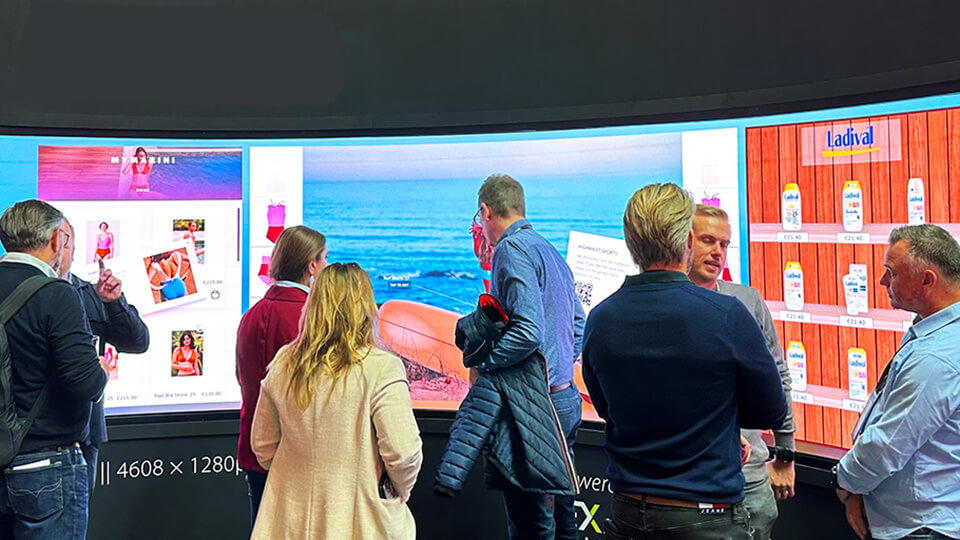 Interactive Videowall Store Innovation
